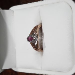 10 K yellow gold Ruby ring